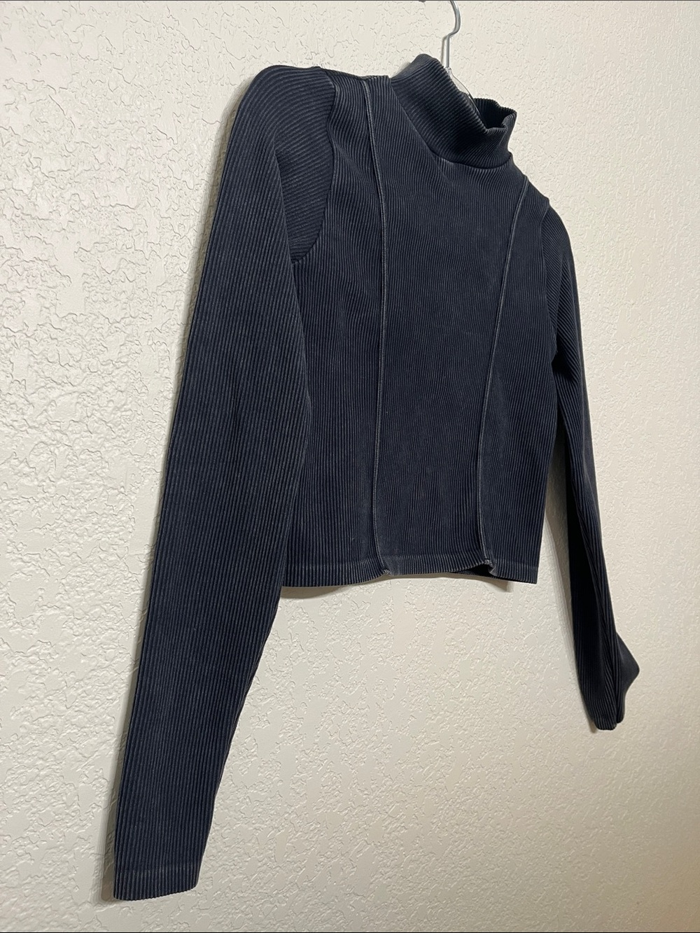 Women’s Medium Mock Neck Ribbed Long-Sleeve Top - Black - Picture 4 of 8